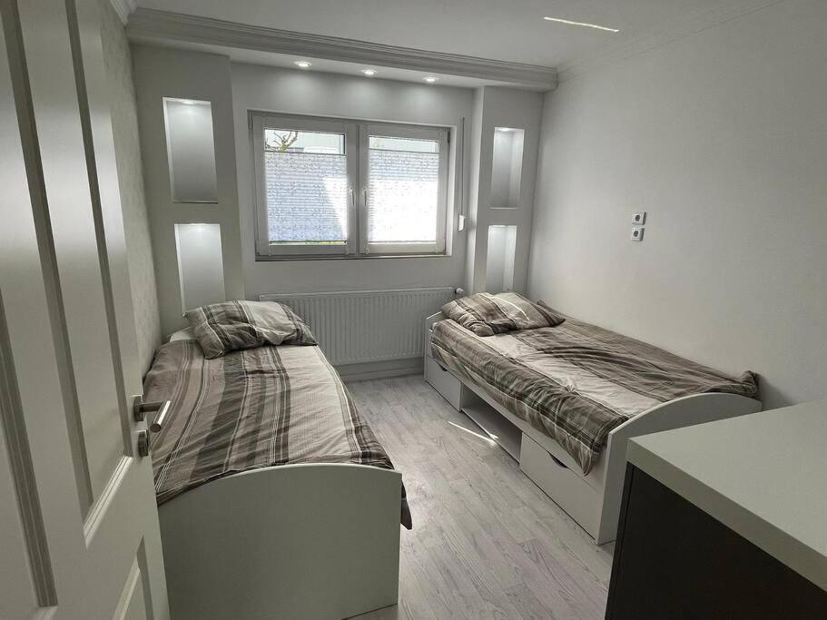 Ferienwohnung Reihenhaus In Ruhiger Lage Pinneberg Exterior foto