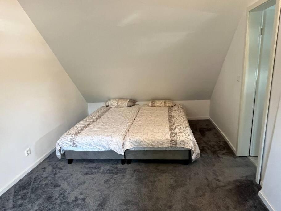 Ferienwohnung Reihenhaus In Ruhiger Lage Pinneberg Exterior foto